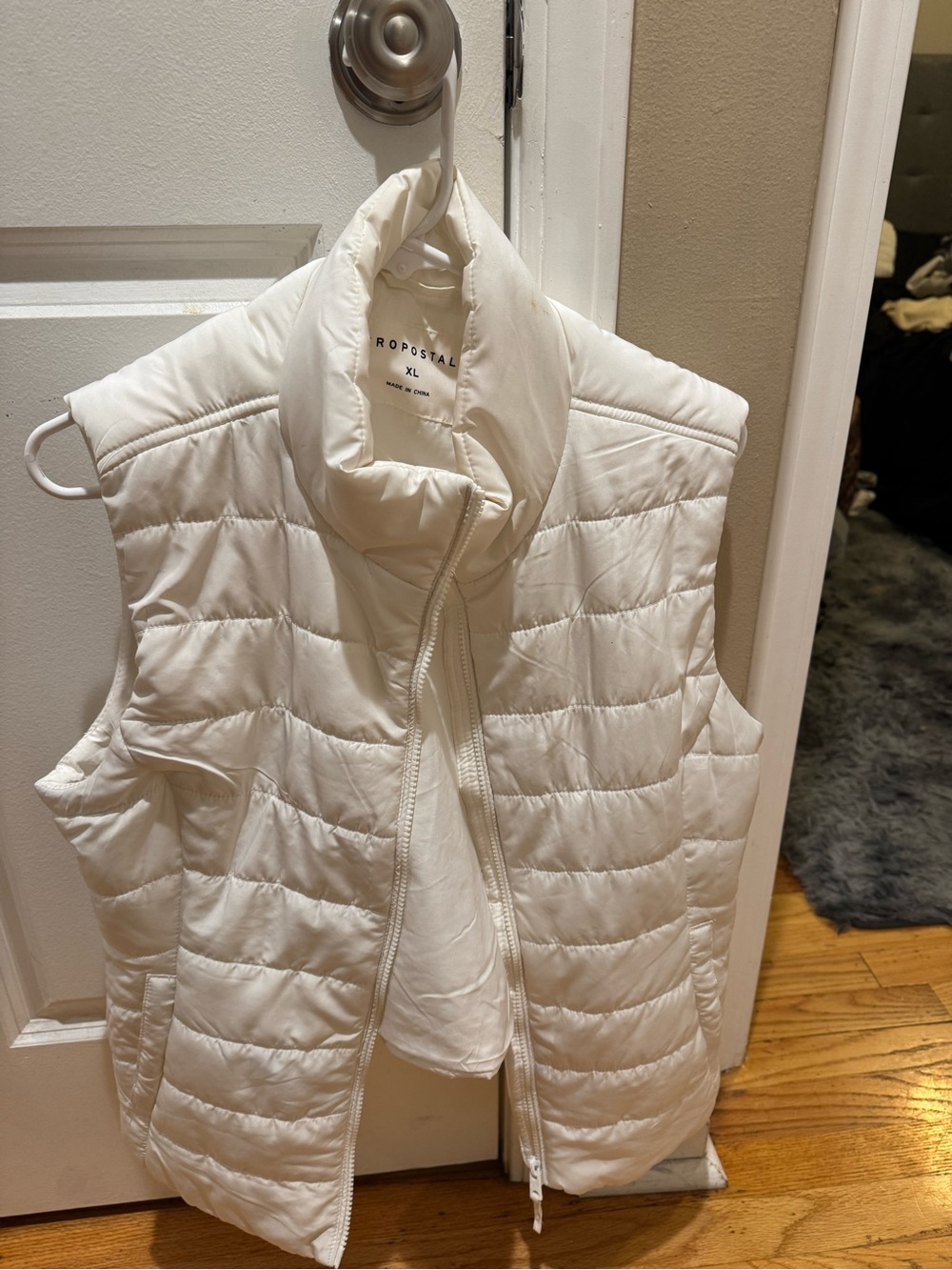 Aeropostale Cream Quilted Puffer Vest